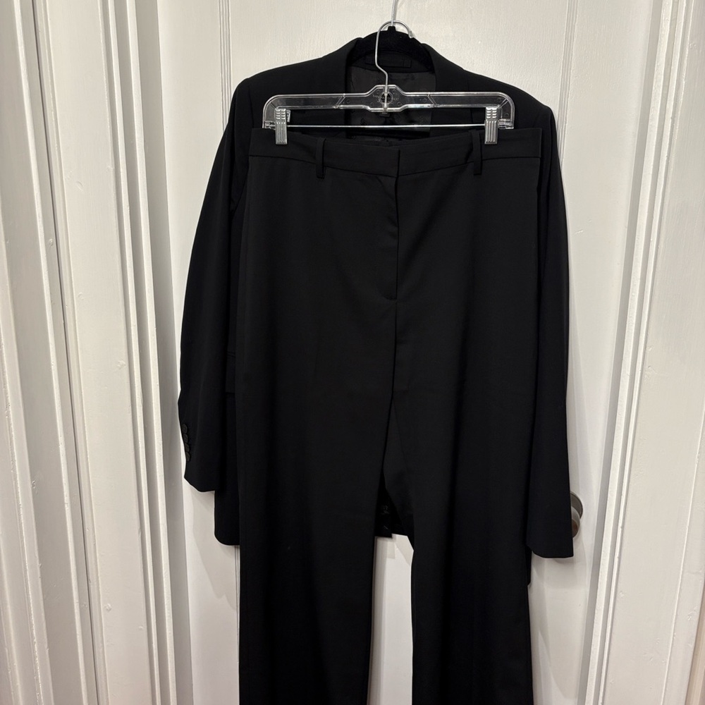 Banana Republic black wool-blend suit 2023-24 season - Picture 7 of 15